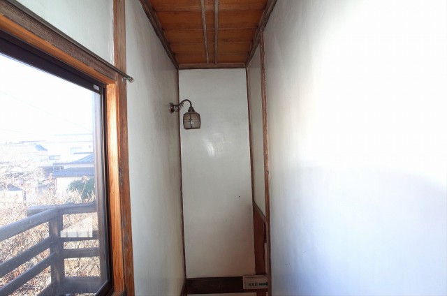 2階のレトロな灯り