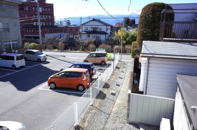 2階の窓から松本城が見えます