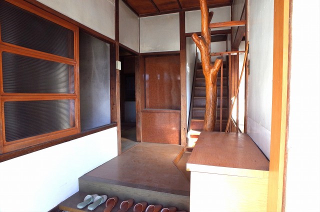 昭和の香り豊かな玄関