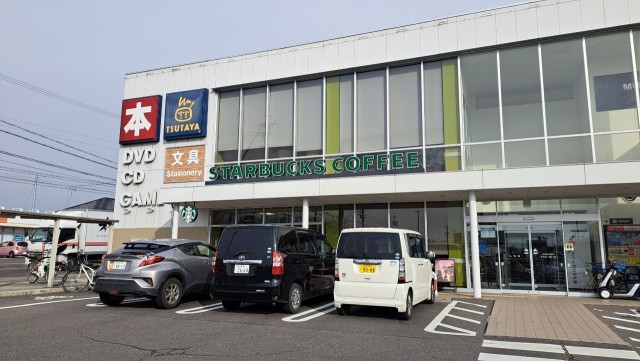 ツタヤ、スタバ(東松本ショッピングセンター内)まで車で約5分(1.7㎞)